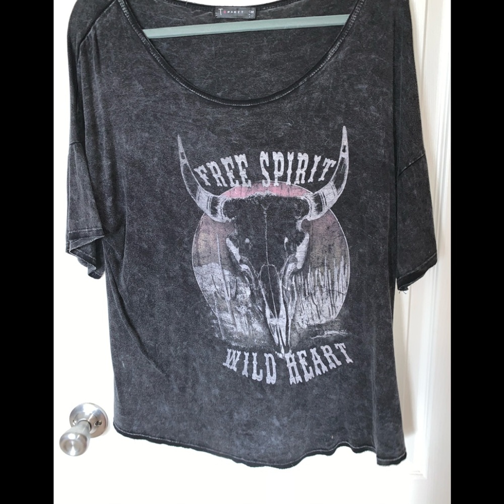 Gray scoop neck graphic tee